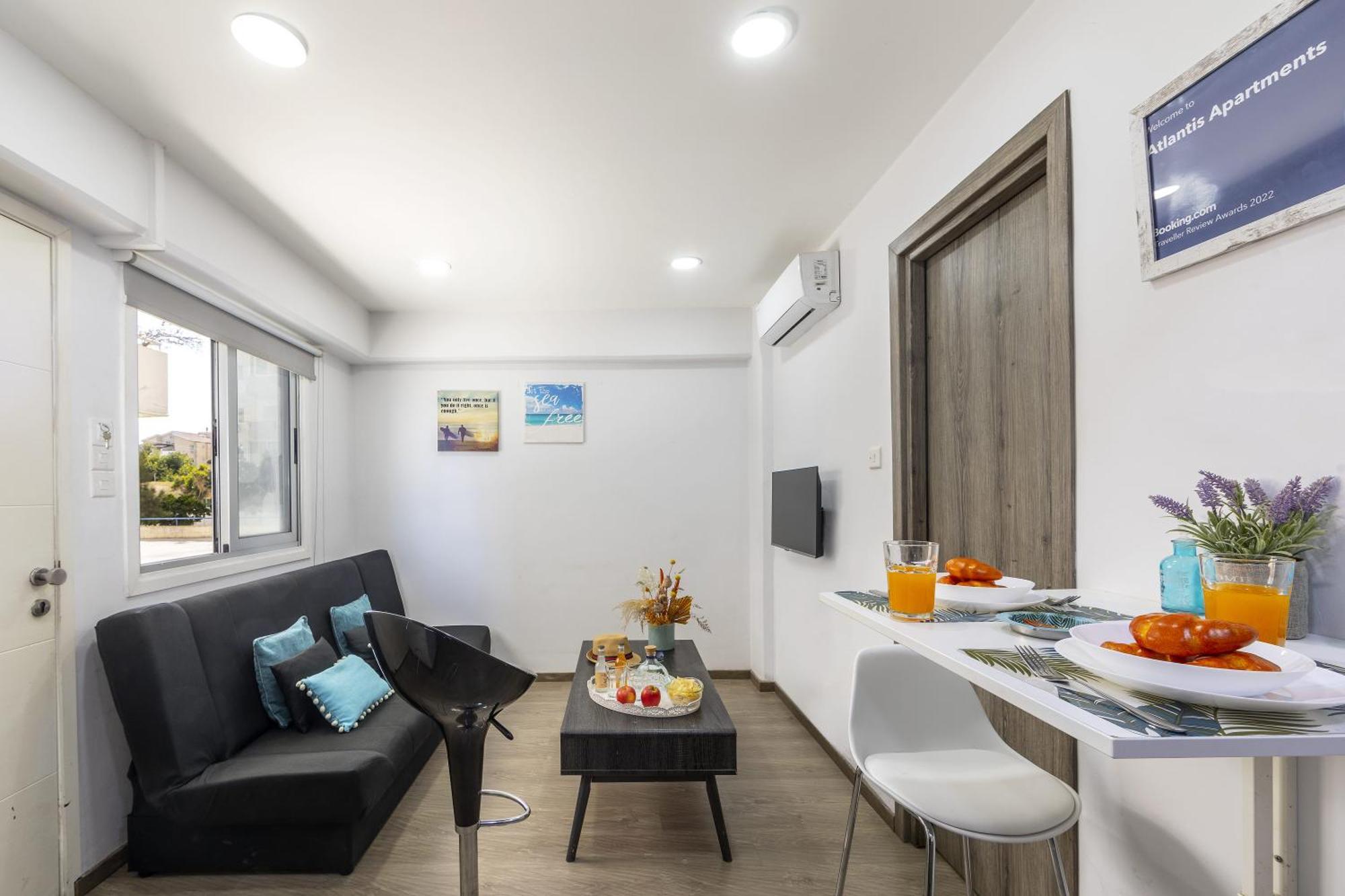 Апартаменты Atlantis 50m From Makenzy Seafront