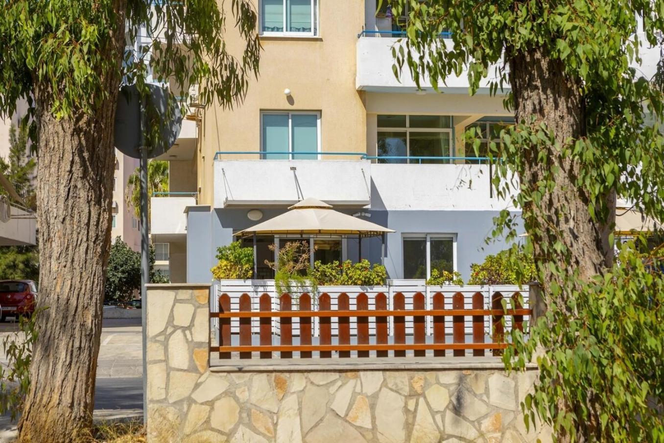 Atlantis 50m From Makenzy Seafront Διαμέρισμα Λάρνακα