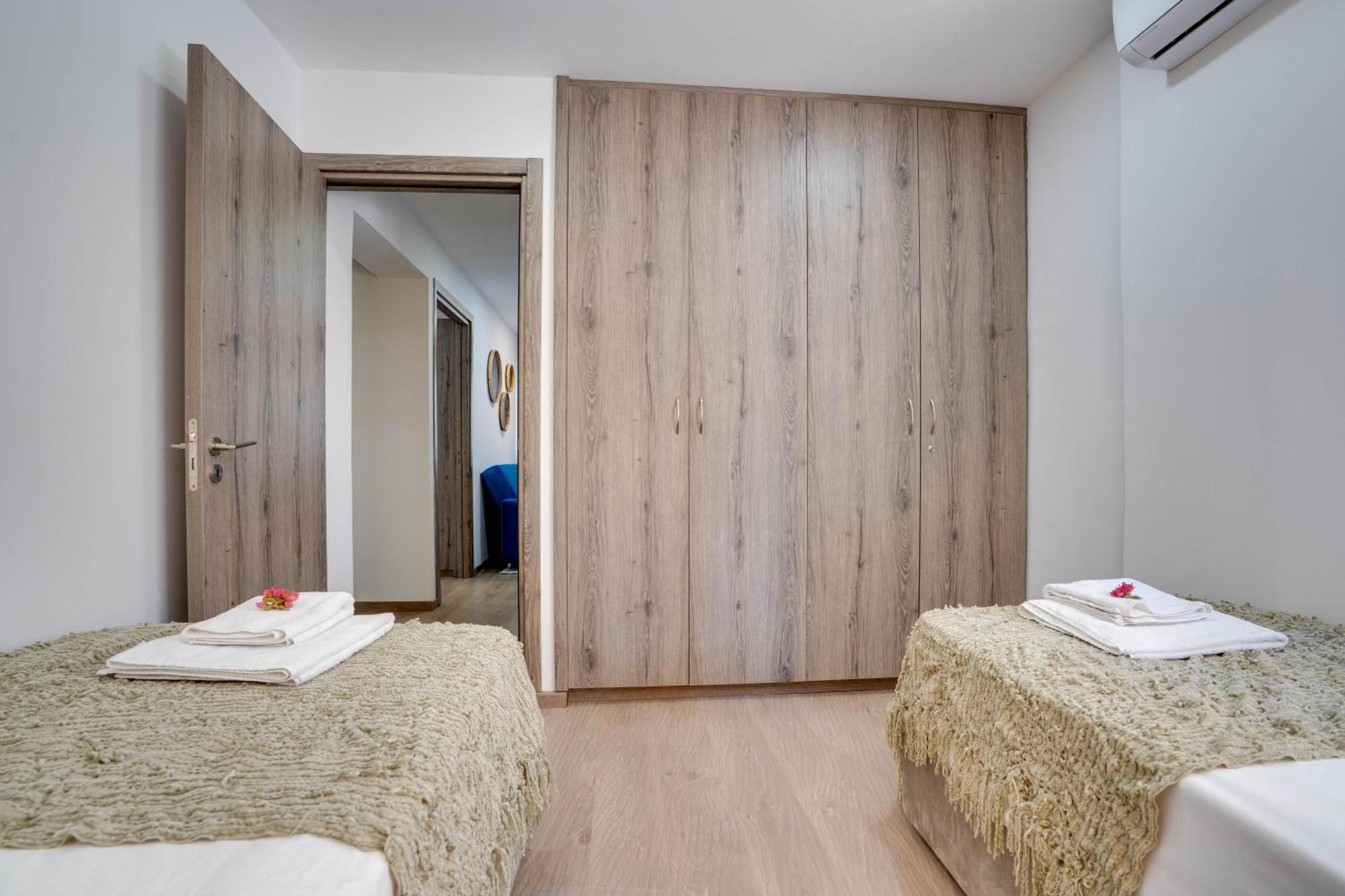 Atlantis 50m From Makenzy Seafront Апартаменты *