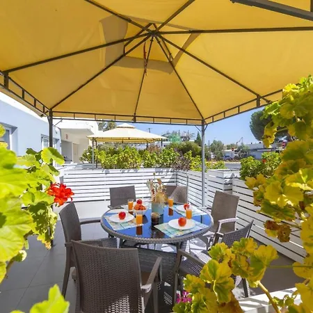 Atlantis Apartments 50M From Makenzy Seafront Larnaca Exterior photo