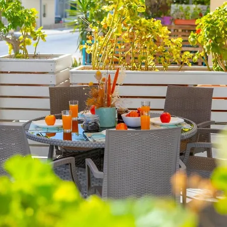 Atlantis Apartments 50M From Makenzy Seafront Larnaca Exterior photo