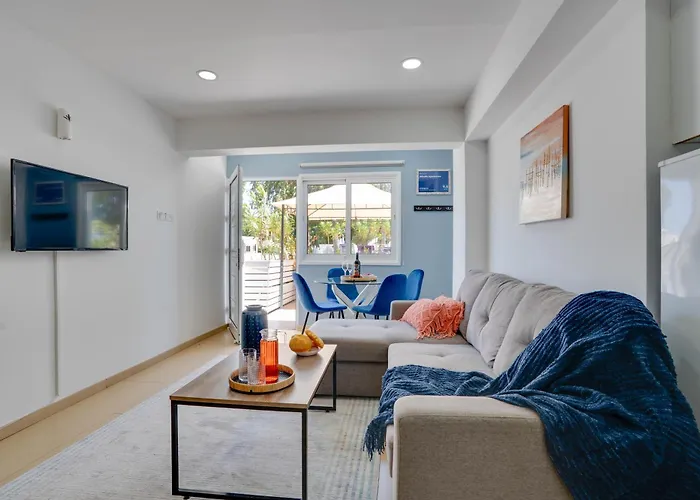 Atlantis Apartments 50M From Makenzy Seafront