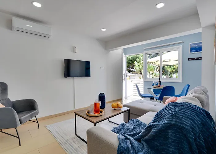 Atlantis Apartments 50M From Makenzy Seafront