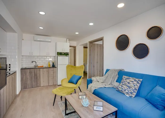 Atlantis Apartments 50M From Makenzy Seafront