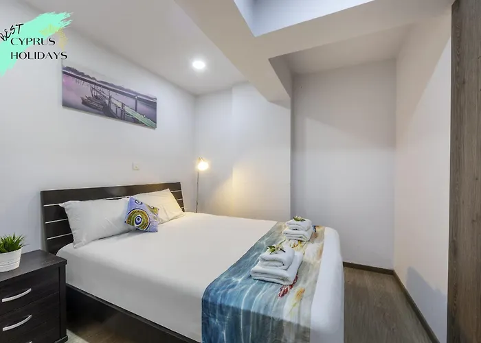 Atlantis Apartments 50M From Makenzy Seafront
