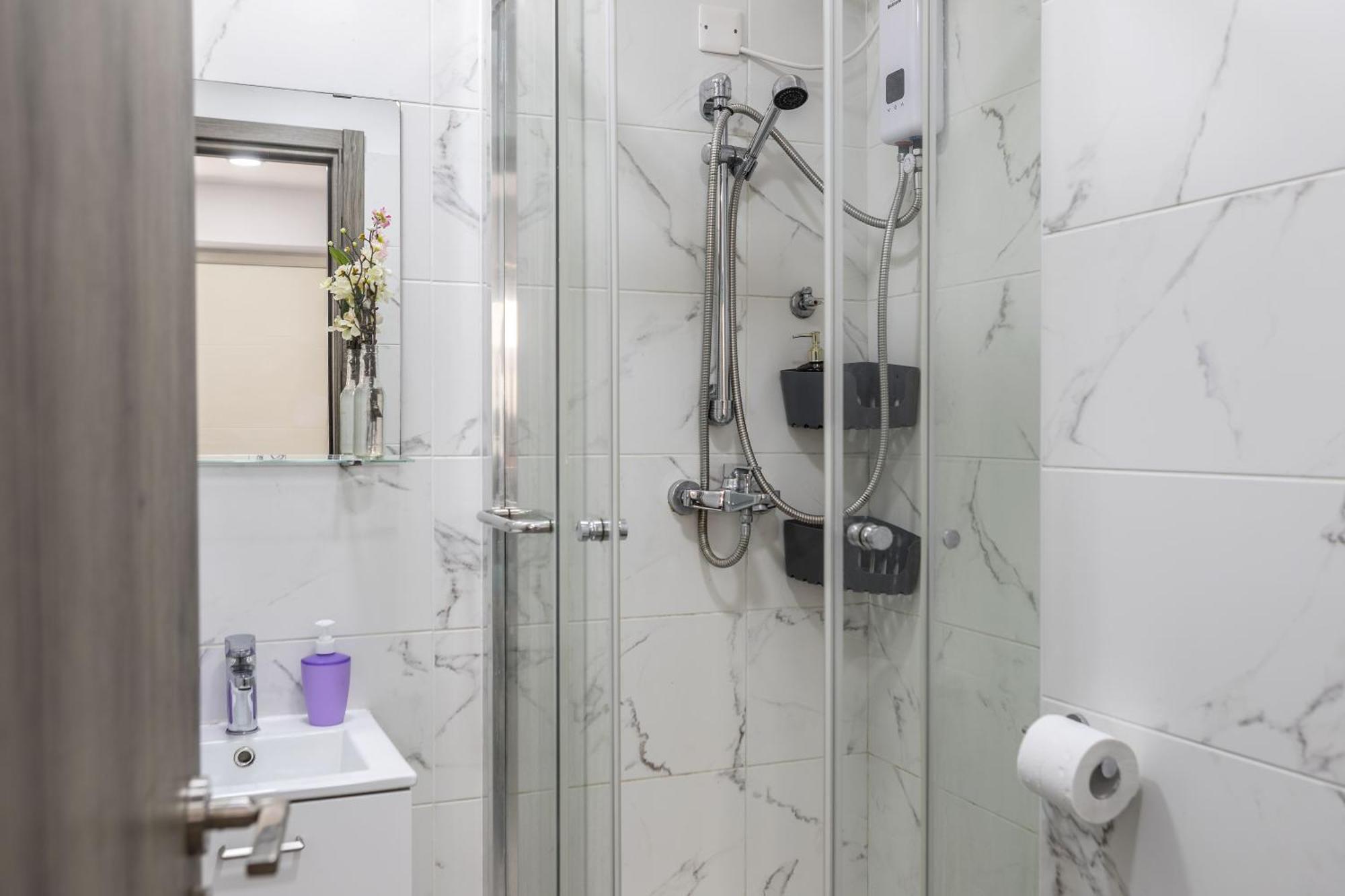 Apartman Atlantis 50m From Makenzy Seafront *