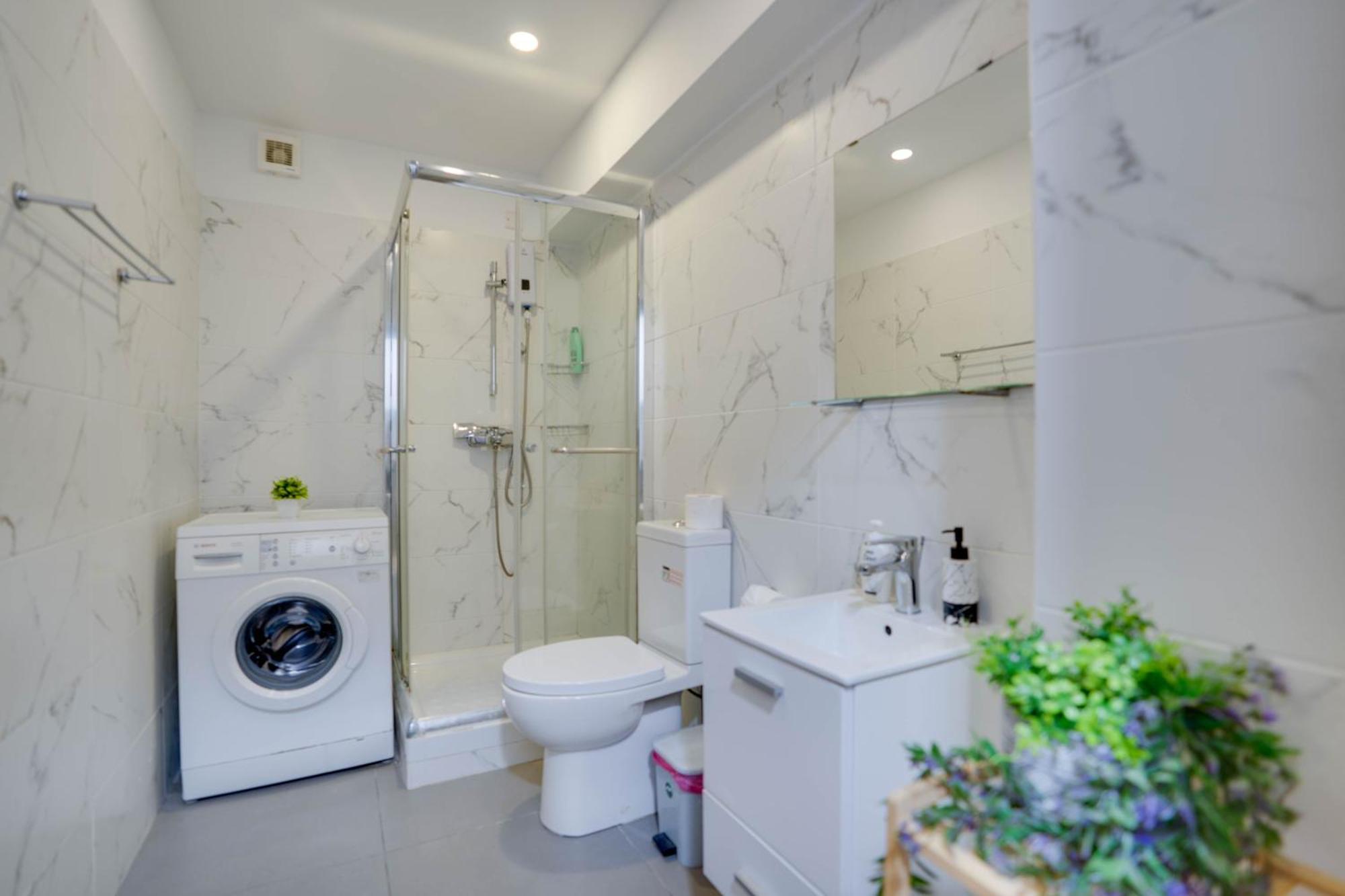 Atlantis 50m From Makenzy Seafront *