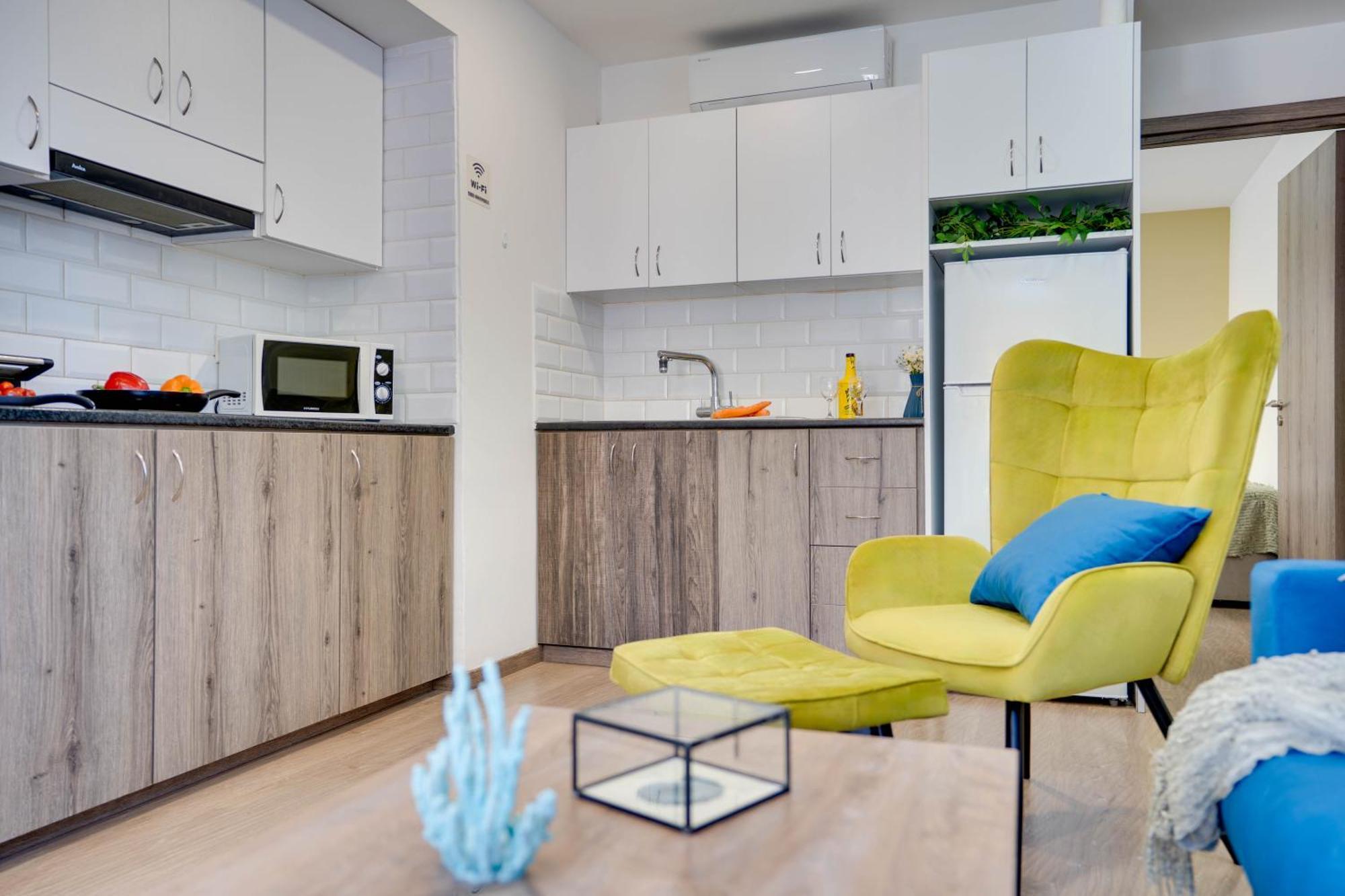 Atlantis 50m From Makenzy Seafront Apartman *
