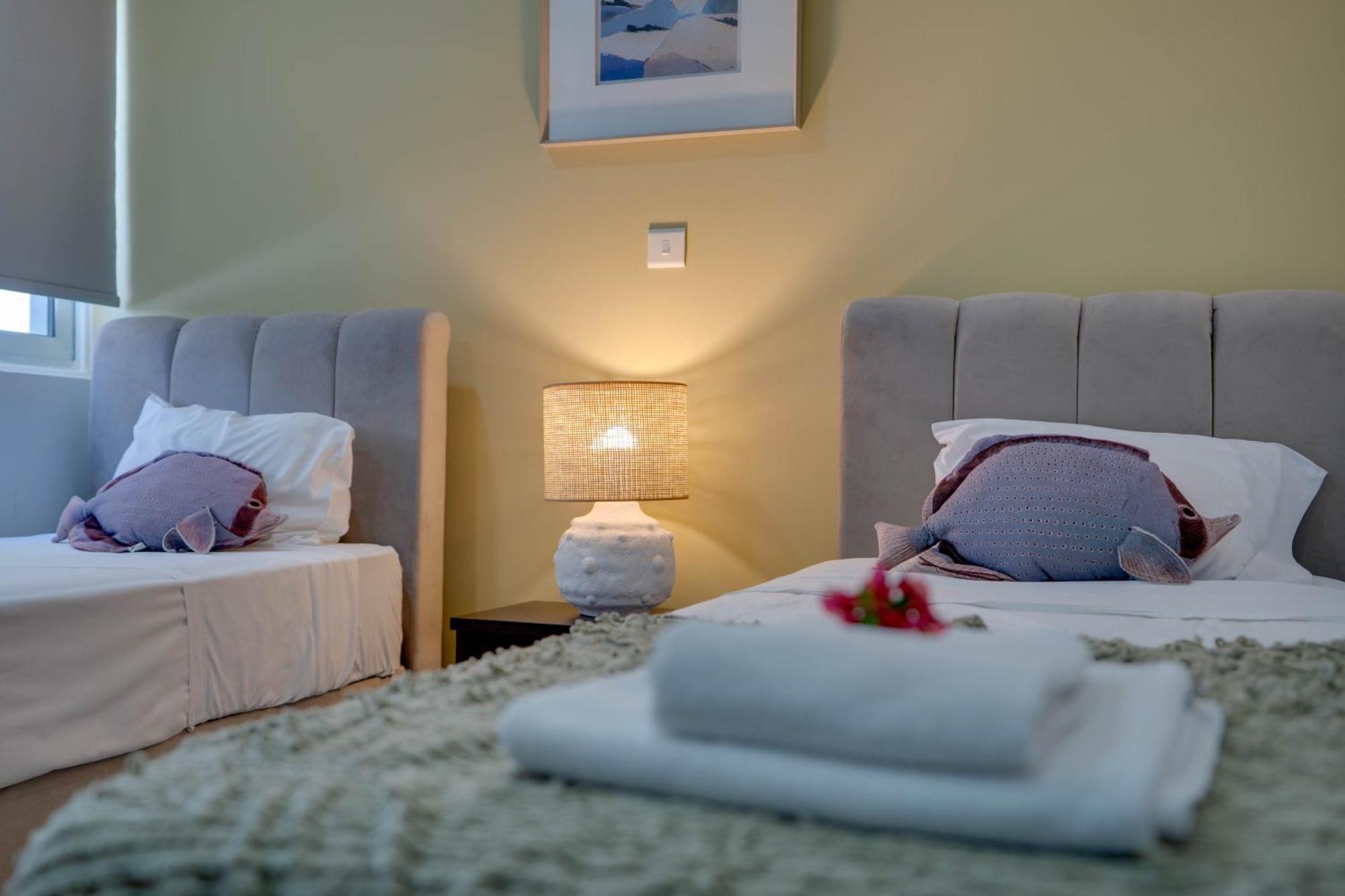 Atlantis 50m From Makenzy Seafront Apartment Larnaca