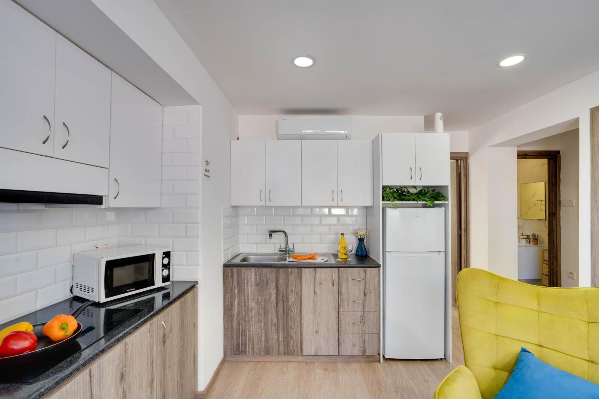 Apartment Atlantis 50m From Makenzy Seafront