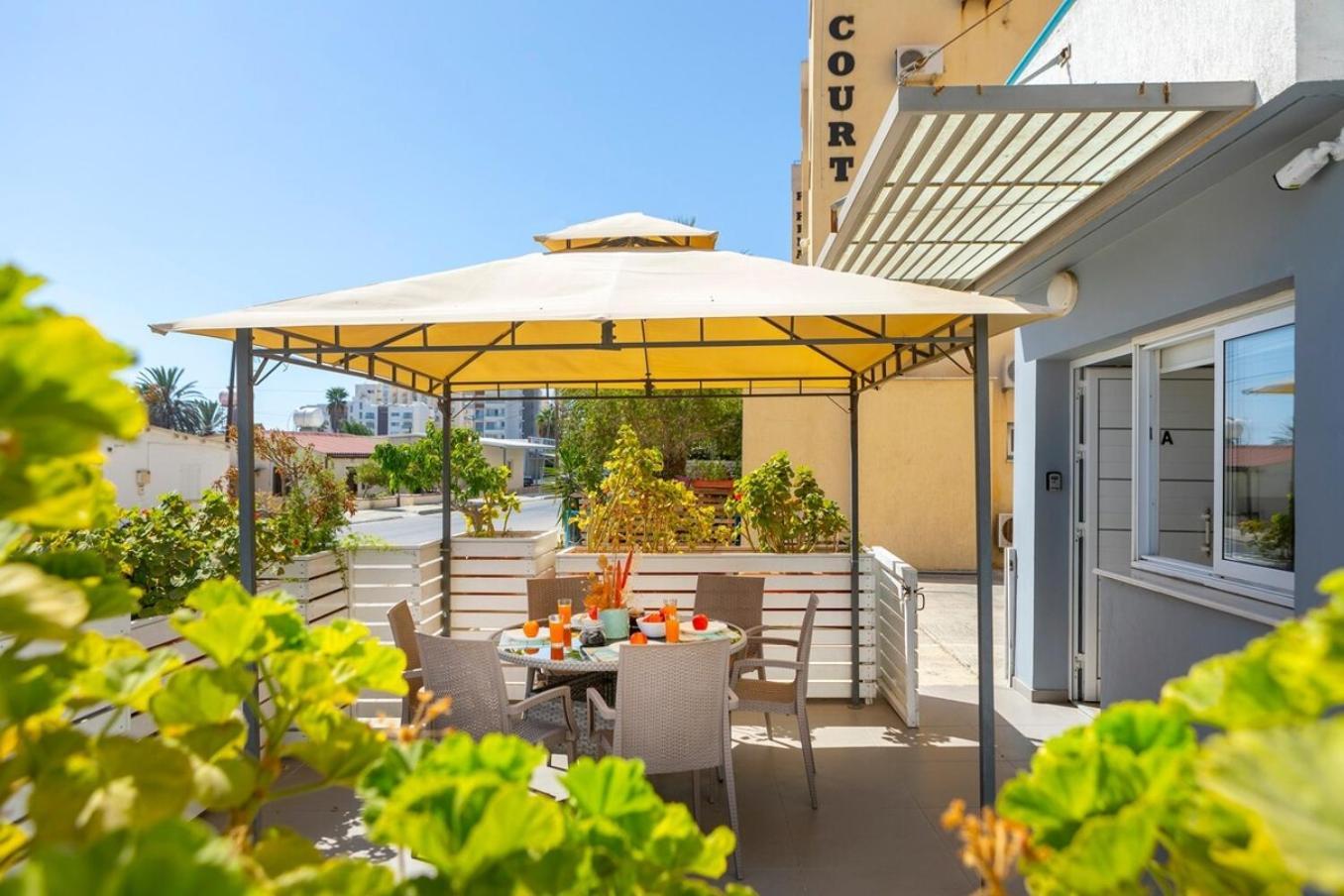Atlantis 50m From Makenzy Seafront Apartman *